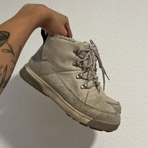 The North Face women’s size 8.5 snow boots booties